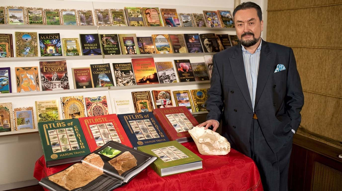 Adnan Oktar Kimdir - Kitap Sergisi